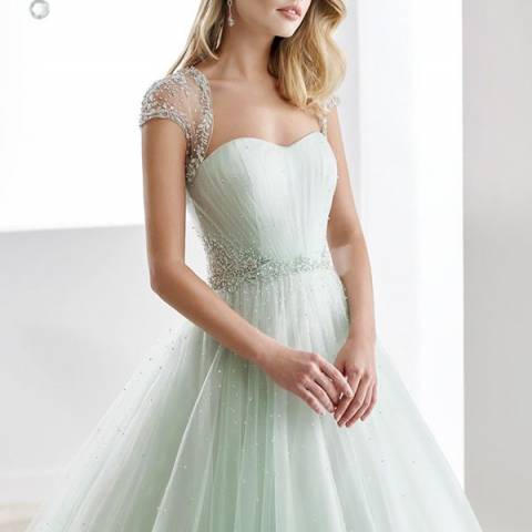 مجموعة نيكول جولي لِفساتين الأعراس لِخريف وشتاء 2015\2016 